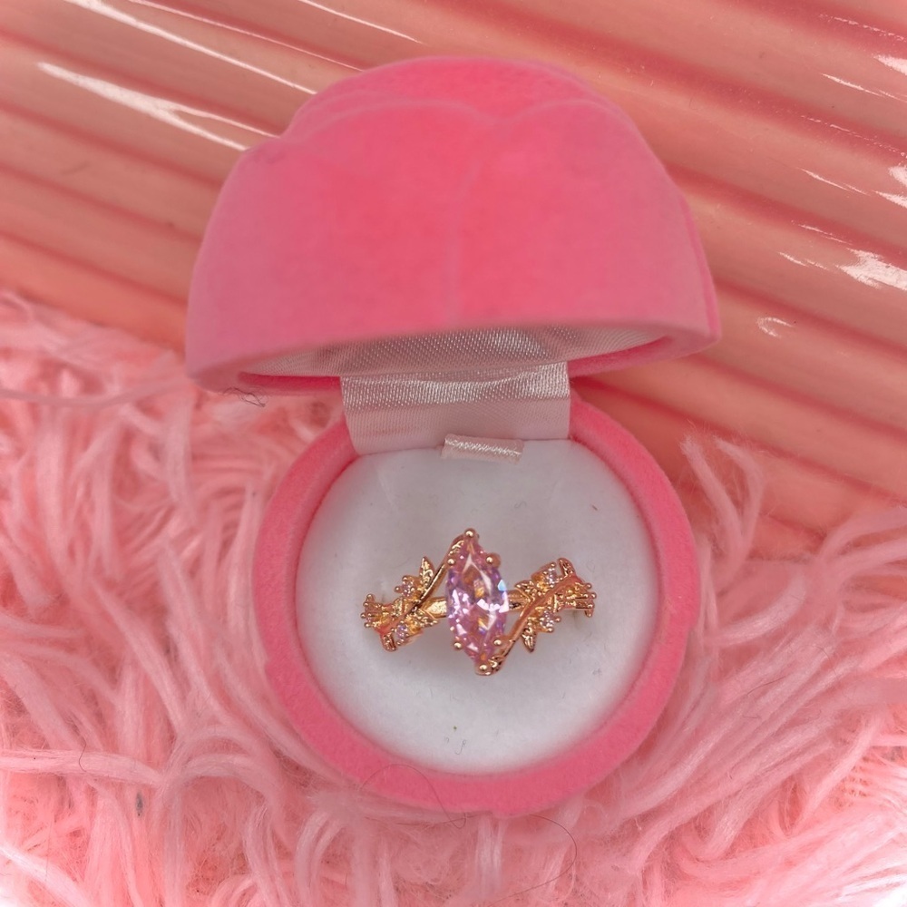 🌷 Gold Toned Pink CZ Stone Leaf Design Ring 🌷 7 NWT